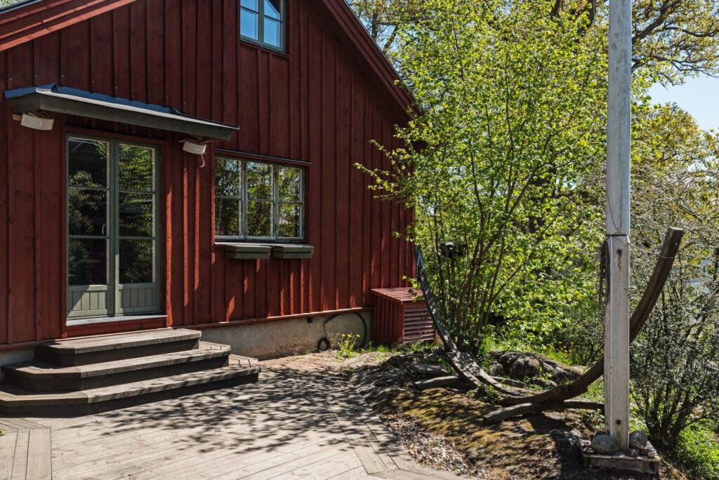 Isolering av träfasad på villa, Jordbro Haninge, Lillsjövägen