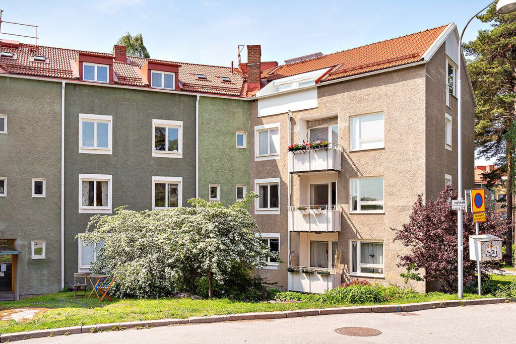 Ombyggnad av råvind till bostadsrättsförening. Tyresö Strand Stockholm