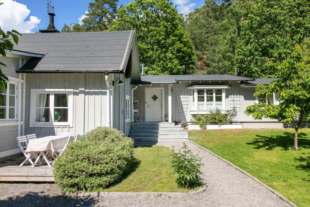Nybyggnad av takaltan till fritidshus, Erstaviksvägen, Älta Lovisedal