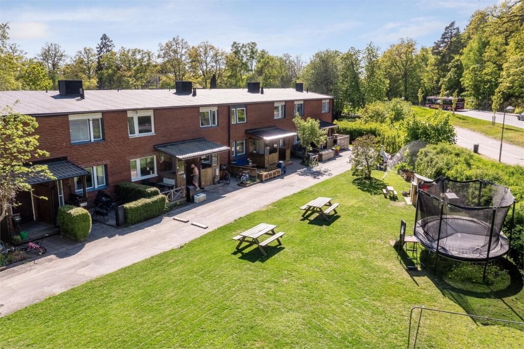 Renoverade rostskadade balkar i bostadsrättsförening. Tyresö Centrum Stockholm